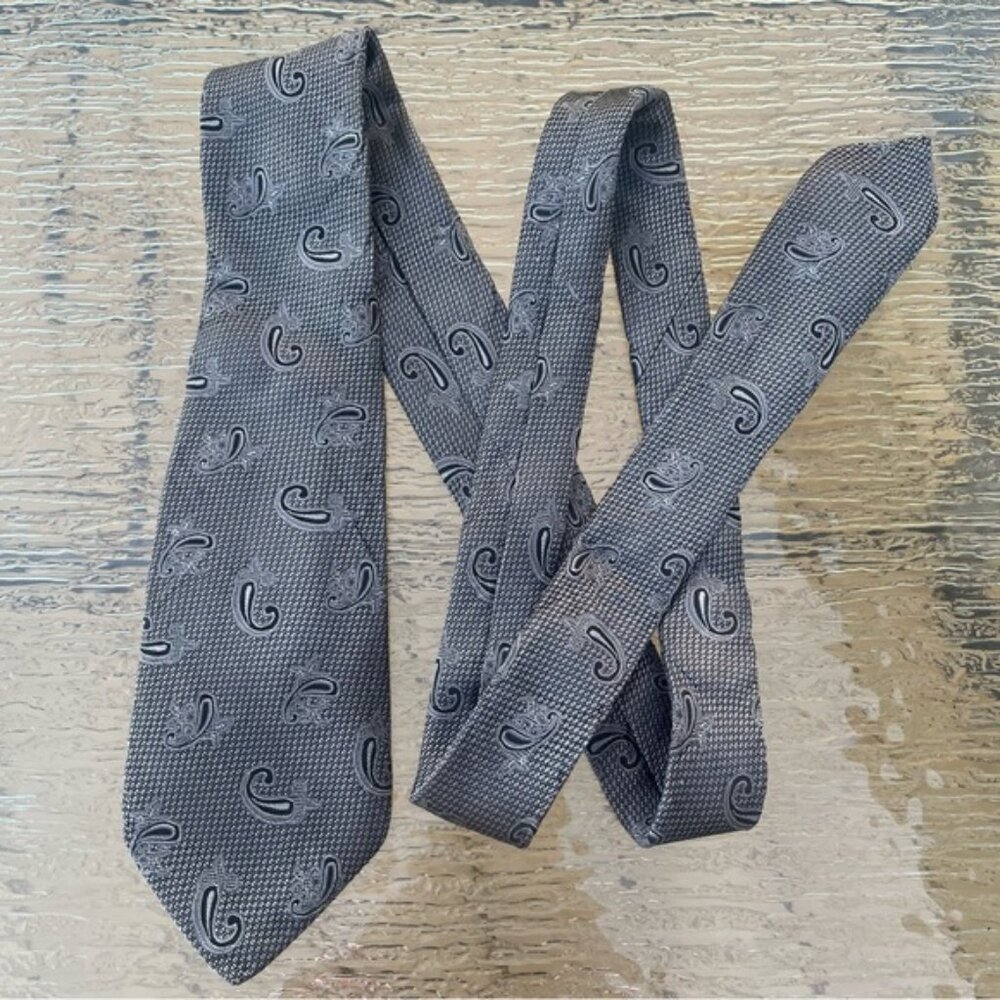 💕2/$30💕Grafton Black & Silver Paisley 100% Silk Tie